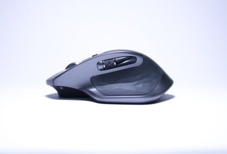 Ergonomic Mouse - black cordless computer mouse on white surface